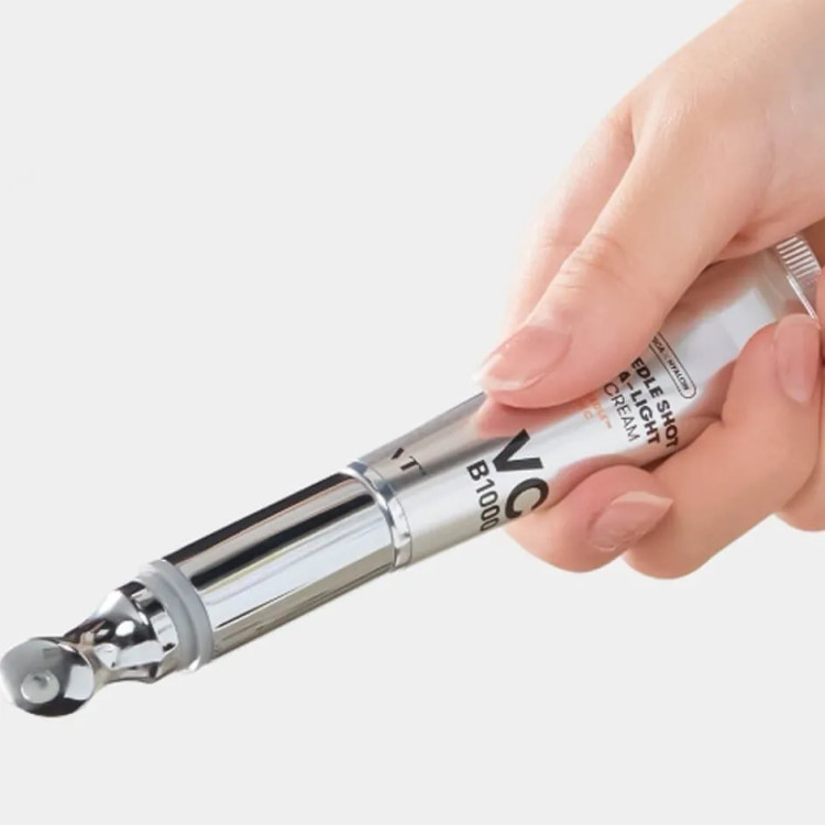 کرم دور چشم ویبره دار لیفتینگ وی تی ریدل شات اصل Vt Reedle Shot روشنکننده و ضدچروک حجم 15 میل