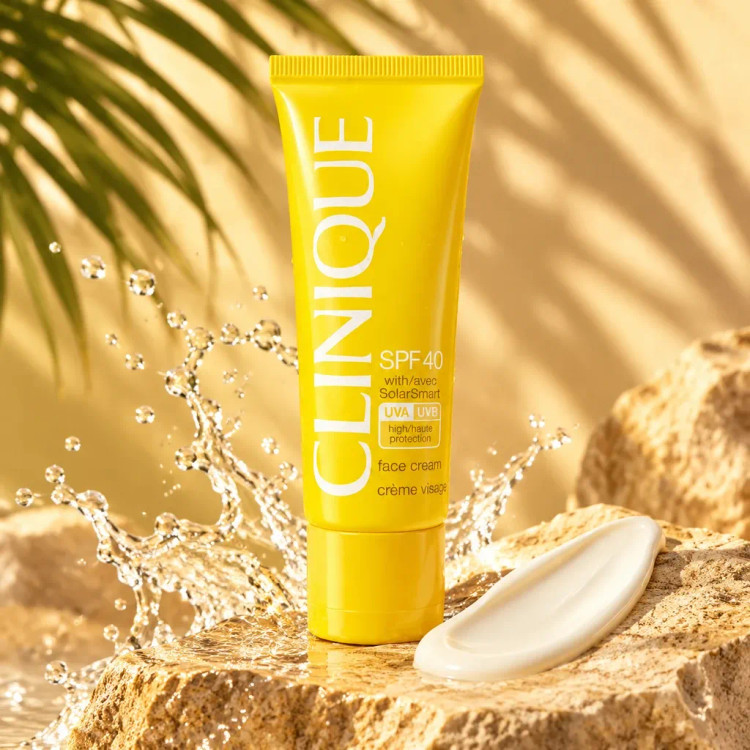 کرم ضدآفتاب و جوانساز صورت کلینیک اصل SPF40 بی رنگ حجم 50 میل