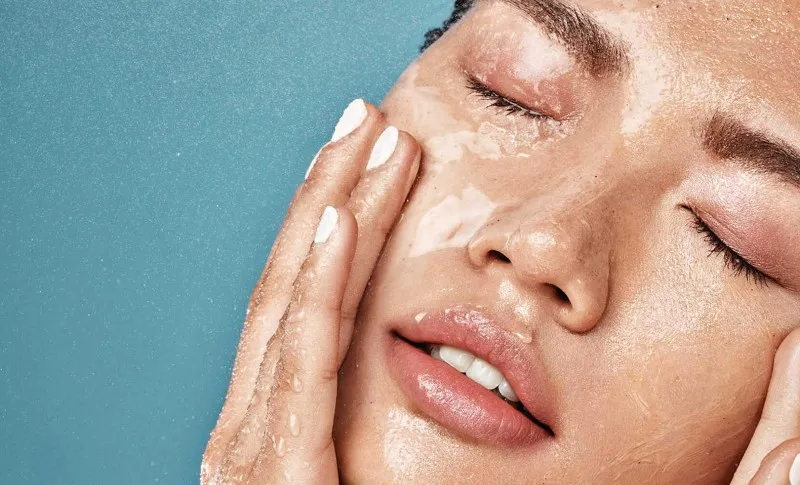 آموزش گام به گام آرایش برای پوشاندن جوش صورت